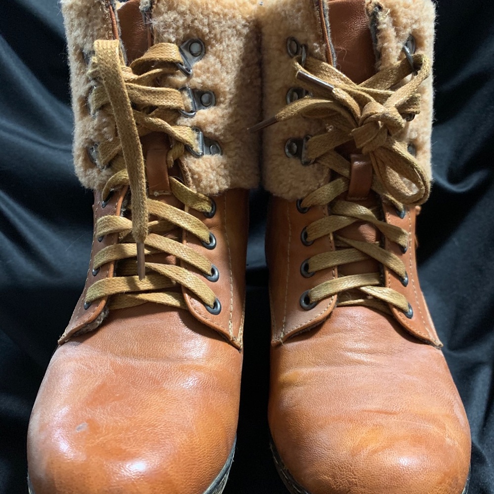 Wedge style boots